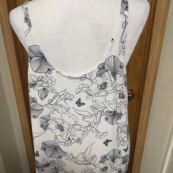 Cute double line dressy tank top - Picture 4 of 5